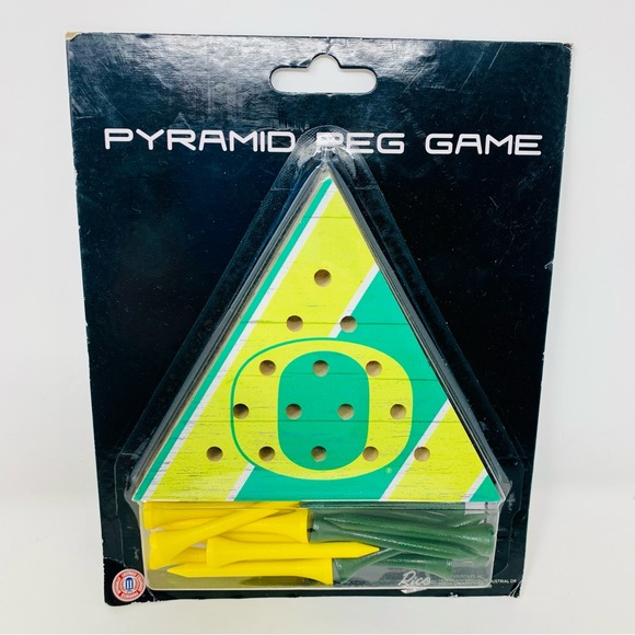 University Of Oregon ‘Ducks’ Pyramid Peg Game - Picture 1 of 5